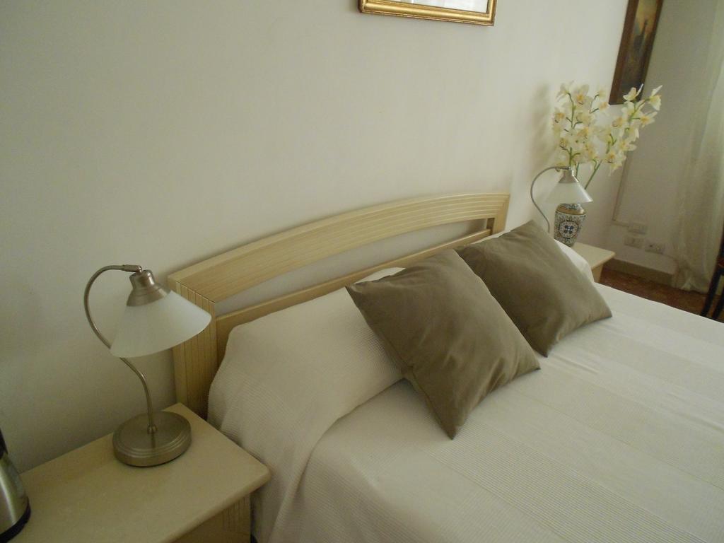 A Casa Chiecchi B&B โรม ภายนอก รูปภาพ